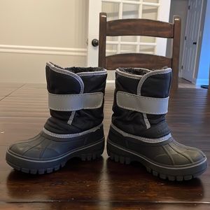 Cat and Jack Black and Gray Toddler Size 7/8 Snowboots
